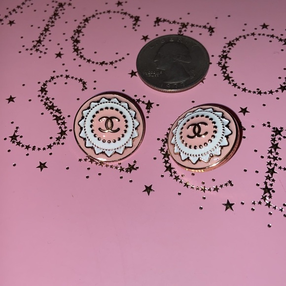 COPY - Chanel Pink and Gold Design set of 2 buttons - Picture 3 of 4